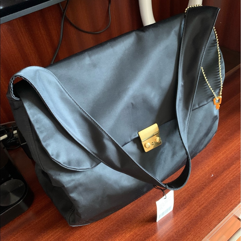 NWT DKNY Donna Karan New York Durable Handbag with key. W 15.5", H 12.5",